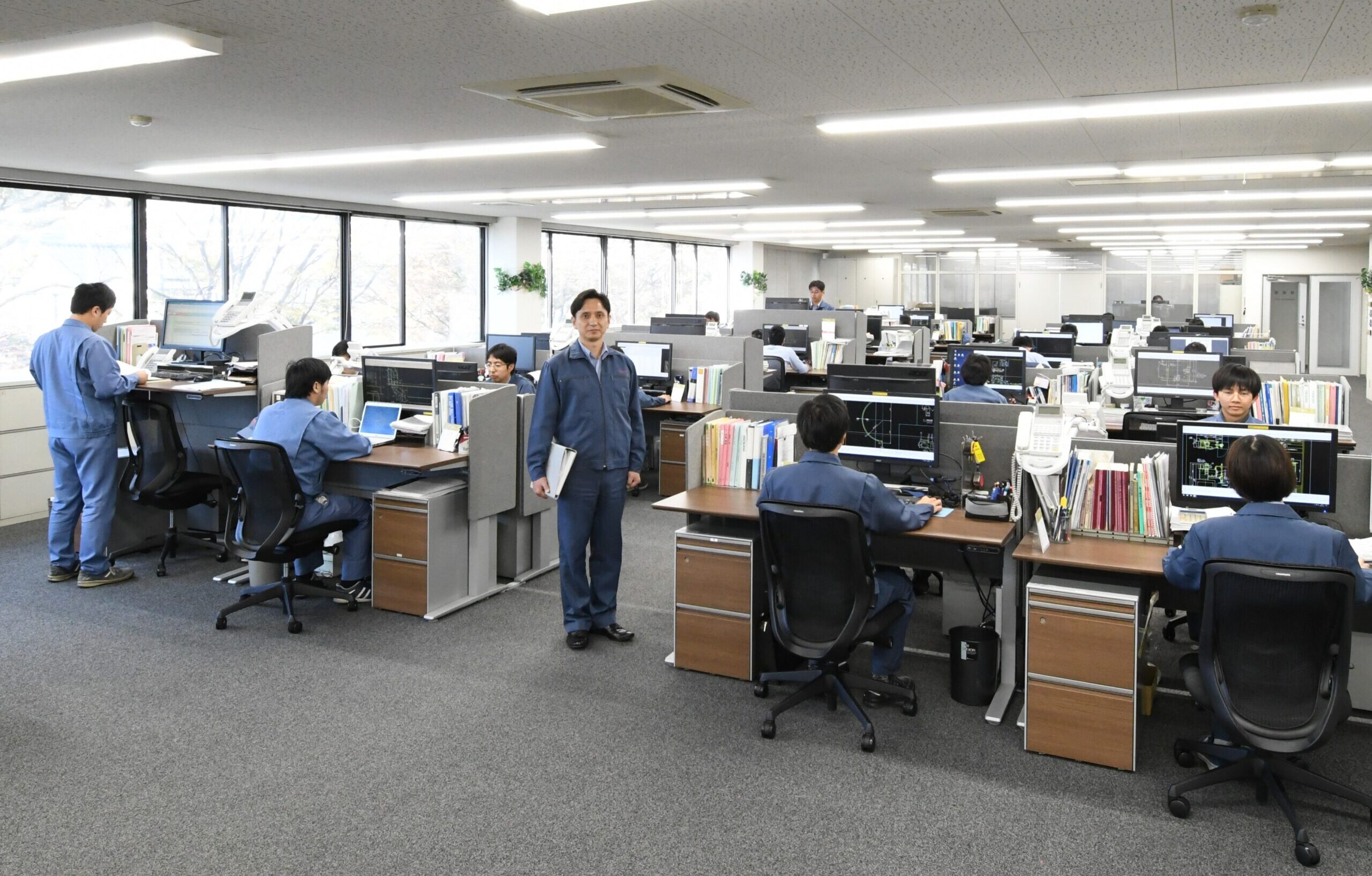 https://www.tsukasa-ind.co.jp/wp-content/uploads/2024/07/昇降デスク（技術部）-1-scaled-e1720058165237.jpg イメージ